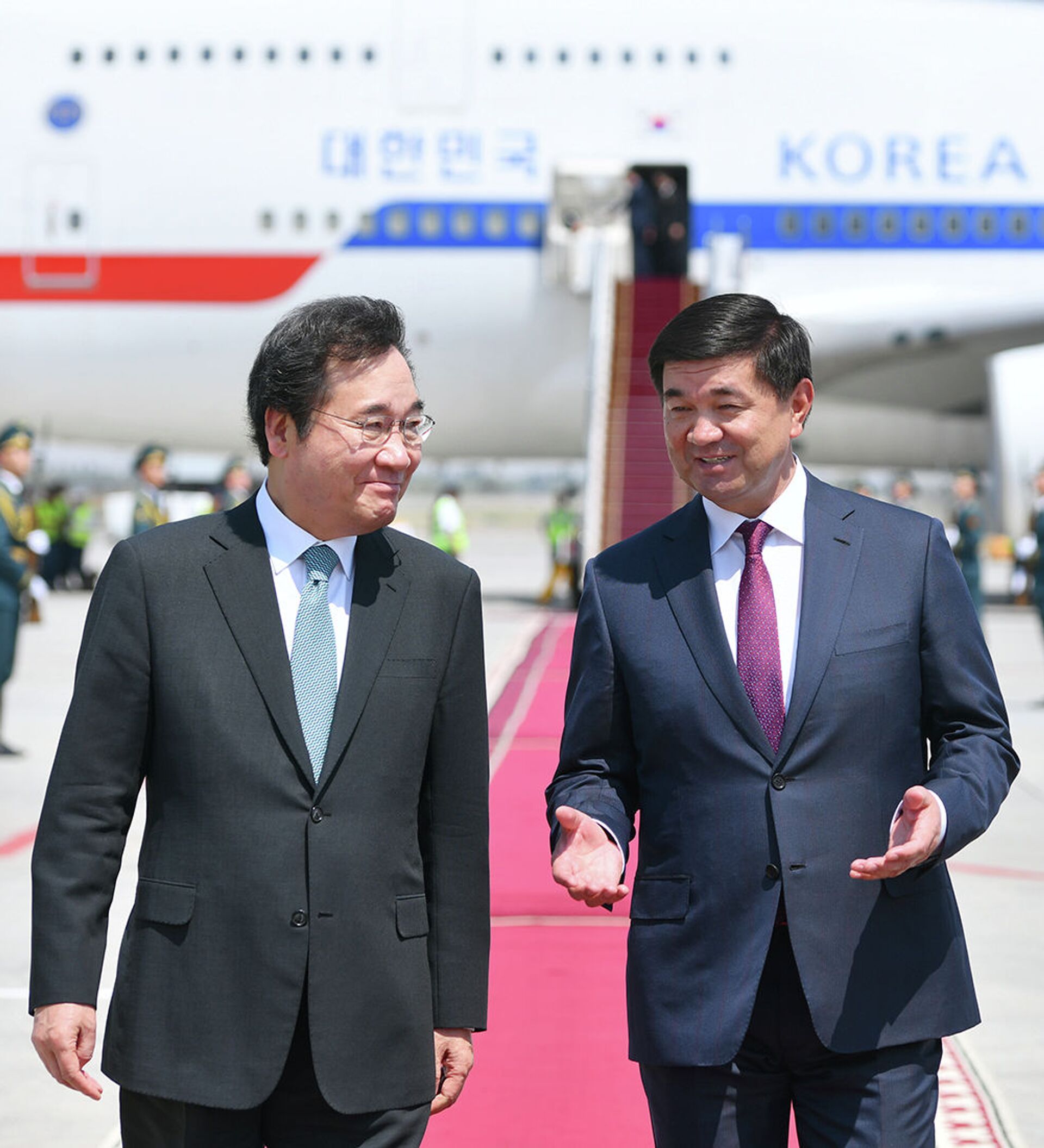 Нак кр. Премьер министр Кореи. Национальная авиакомпания Кыргызской Республики. Премьер министр Кореи женщина.