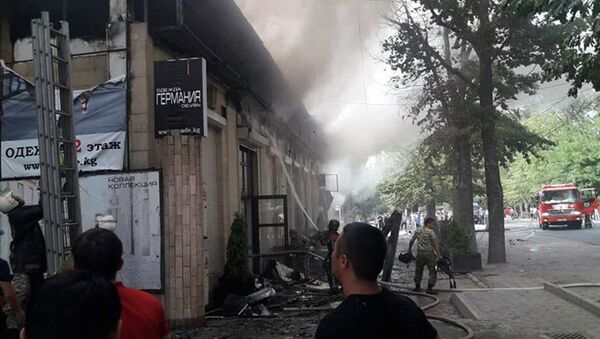 Пожар в ресторане в районе Ошского рынка Бишкека - Sputnik Кыргызстан