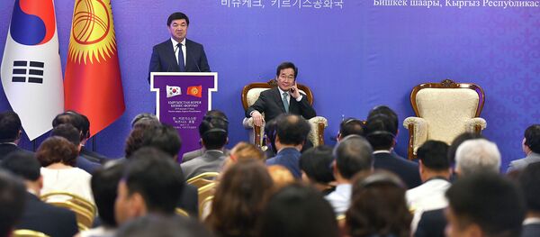Пемьер-министр КР Мухаммедкалый Абылгазиев выступет на кыргызско-корейском бизнес-форуме в Бишкек, организованном в рамках официального визита премьер-министра Южной Кореи Ли Нак Ёна в Кыргызстан - Sputnik Кыргызстан