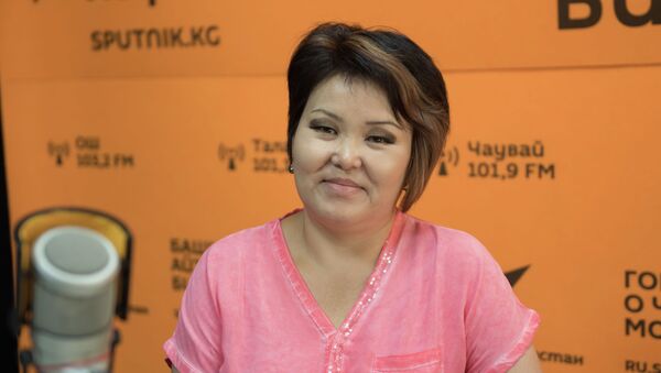 Билим берүү жана илим министрлигинин Мамлекеттик тилди өнүктүрүү секторунун башчысы Гүлнара Ибраимова - Sputnik Кыргызстан