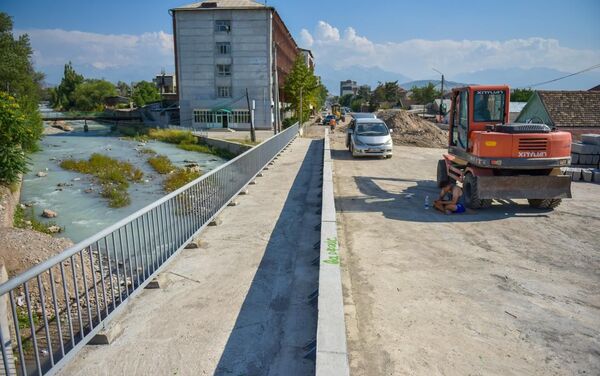 В Бишкеке завершается строительство моста по улице Токтоналиева (бывшая Душанбинская) - Sputnik Кыргызстан