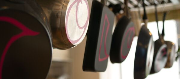 Нападение сковородой - Sputnik Кыргызстан