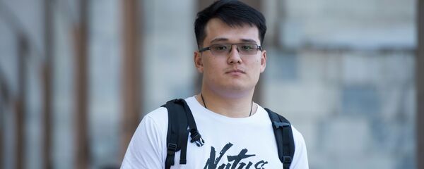 Профессиональный киберспортсмен, одни из ста лучших игроков в мире в Dota-2 Бакыт Zayac Эмилжанов - Sputnik Кыргызстан