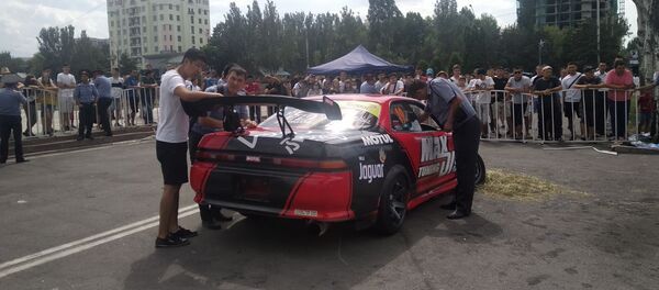 На месте наезда на людей на чемпионате по дрифту в Бишкеке На месте наезда на людей на чемпионате по дрифту в Бишкеке - Sputnik Кыргызстан