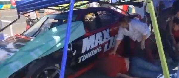 Первые минуты после наезда авто на толпу людей в Бишкеке сняли на видео - Sputnik Кыргызстан