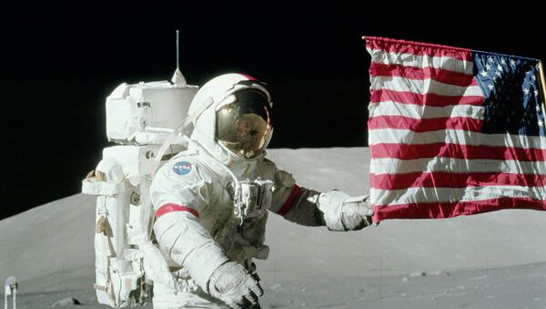 Флаг США на Луне. Программа Аполлон 17 - Sputnik Кыргызстан