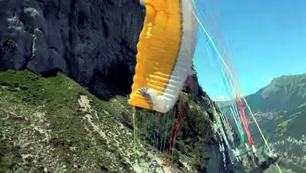 Экстремал снял на видео свое крушение на параплане в горах Швейцарии - Sputnik Кыргызстан