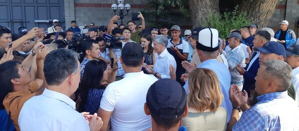 Ситуация на территории дома бывшего президента Алмазбека Атамбаева в Кой-Таше - Sputnik Кыргызстан