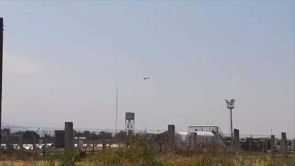 Как самолет с Атамбаевым поднялся в воздух. Видео - Sputnik Кыргызстан
