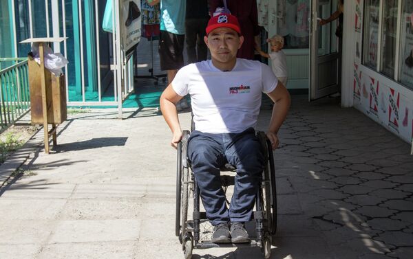 Проблемы с ногами у Дастана Алымбекова обнаружили еще в детстве - Sputnik Кыргызстан
