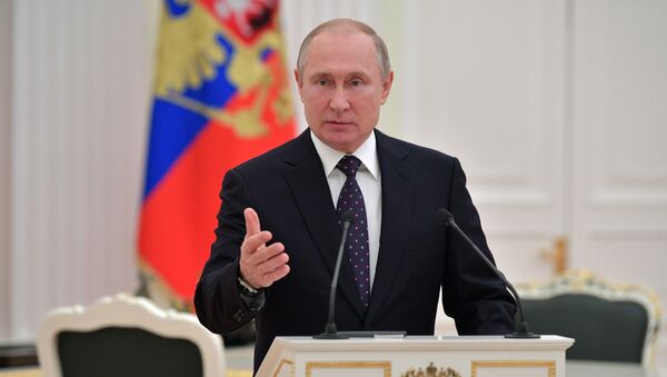 Президент РФ В. Путин принял участие в церемонии подписания соглашений между правительством РФ и госкомпаниями - Sputnik Кыргызстан