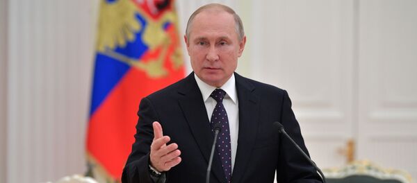 Президент РФ В. Путин принял участие в церемонии подписания соглашений между правительством РФ и госкомпаниями Президент РФ В. Путин принял участие в церемонии подписания соглашений между правительством РФ и госкомпаниями - Sputnik Кыргызстан