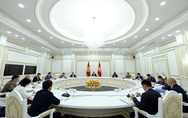 Президент КР Сооронбай Жээнбеков провел совещание по вопросам обеспечения пограничной безопасности - Sputnik Кыргызстан