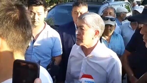 Как Атамбаев вернулся в Кыргызстан — видео - Sputnik Кыргызстан