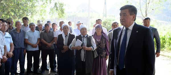 Рабочий визит президента КР Сооронбая Жээнбекова в Баткенскую область - Sputnik Кыргызстан