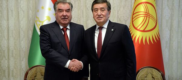 Визит президента Таджикистана Эмомали Рахмона в город Чолпон-Ата Визит президента Таджикистана Эмомали Рахмона в город Чолпон-Ата - Sputnik Кыргызстан