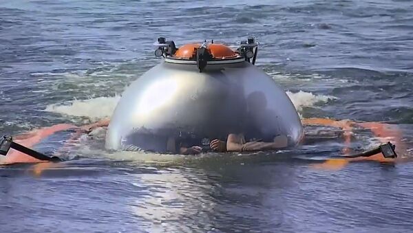 Путин в батискафе погрузился на дно моря к затонувшей подлодке — видео  - Sputnik Кыргызстан