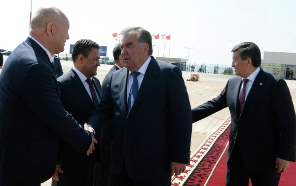 Ранее он провел с коллегой переговоры в Исфаре (Таджикистан) и Чолпон-Ате. - Sputnik Кыргызстан