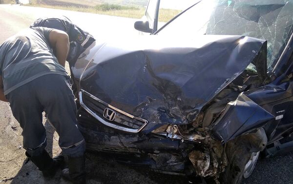 На трассе Бишкек — Ош столкнулись два автомобиля, есть пострадавшие - Sputnik Кыргызстан
