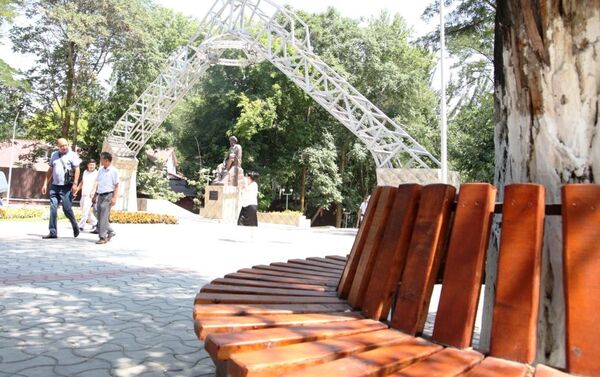 Парк имени Токтогула Сатылганова был основан в 1919 году, его площадь составляет 9 гектаров. - Sputnik Кыргызстан