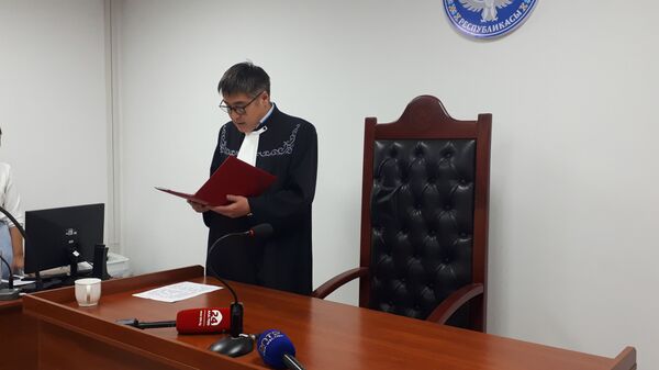 Тойдон түрмөгө карай. Жусубалиевге 520 миң доллар параны кантип беришкен? - Sputnik Кыргызстан