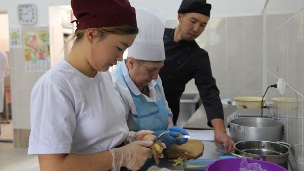 Тренинги для школьных поваров в КР - Sputnik Кыргызстан