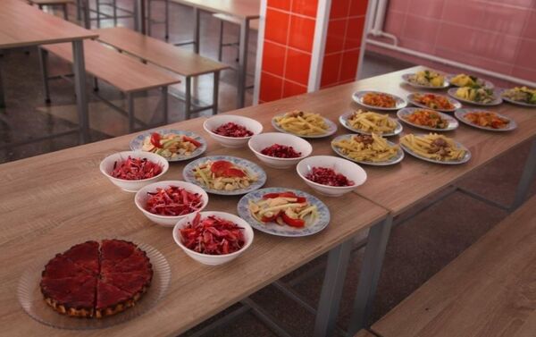 Поваров учат готовить по новым методикам и украшать блюда.  - Sputnik Кыргызстан