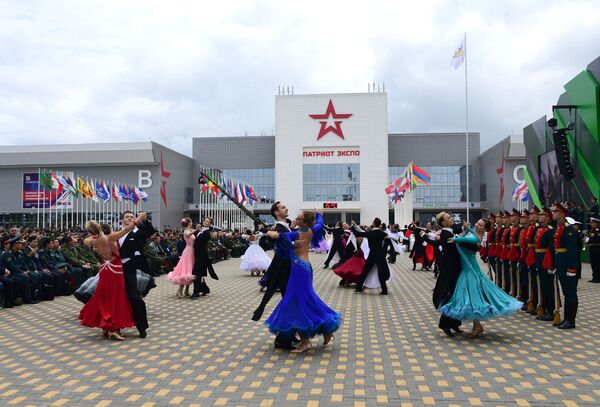 На открытии также выступили артисты танцевального ансамбля - Sputnik Кыргызстан