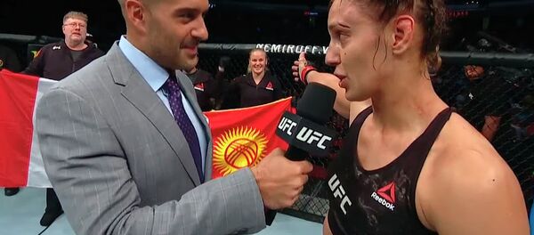 Я чувствовала, что у нее ослабла хватка, — слова Шевченко после боя. Видео - Sputnik Кыргызстан