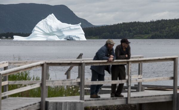 Айсберг возле Кингс-Пойнт, Ньюфаундленд, Канада - Sputnik Кыргызстан