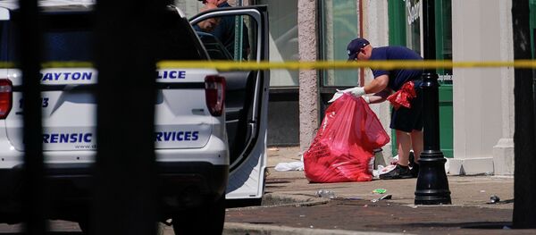 Сотрудники полиции на месте массовой стрельбы в Дейтоне, штат Огайо, США. Архивное фото - Sputnik Кыргызстан