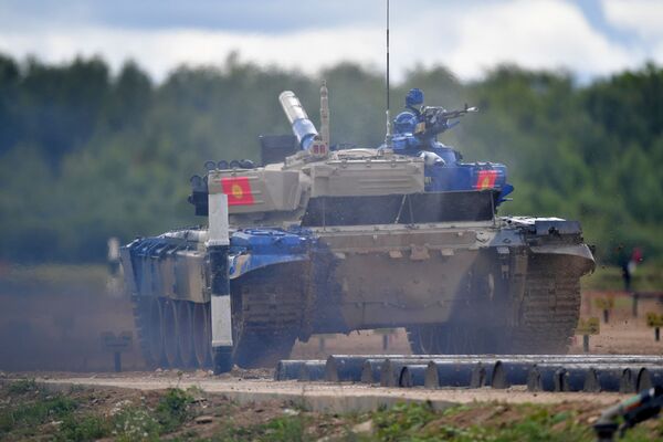 Как в боевике! Дерзкий дрифт от команды КР на танковом биатлоне — репортаж - Sputnik Кыргызстан