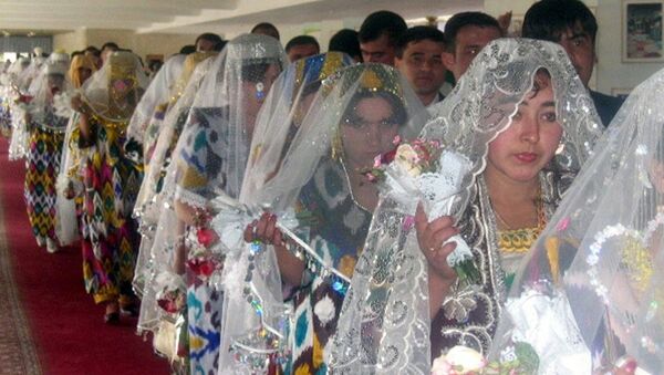 Массовое церемония бракосочетания в Душанбе - Sputnik Кыргызстан
