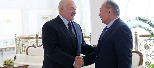 Встреча президента Беларуси Александра Лукашенко с беглым президентом Курманбеком Бакиевым - Sputnik Кыргызстан