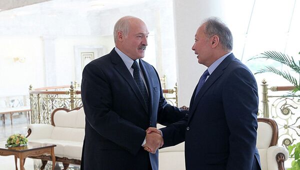 Встреча президента Беларуси Александра Лукашенко с беглым президентом Курманбеком Бакиевым - Sputnik Кыргызстан