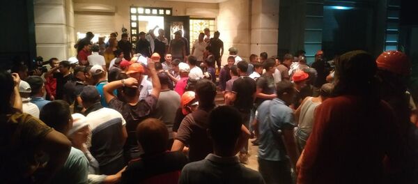 Штурм дома Алмазбека Атамбаева в селе Кой-Таш - Sputnik Кыргызстан