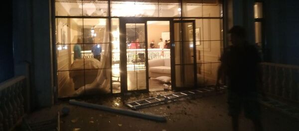 Штурм дома Алмазбека Атамбаева в селе Кой-Таш - Sputnik Кыргызстан