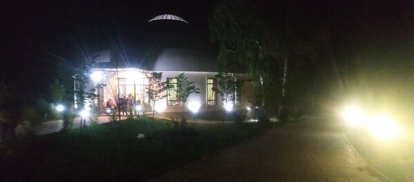 Штурм дома Алмазбека Атамбаева в селе Кой-Таш - Sputnik Кыргызстан