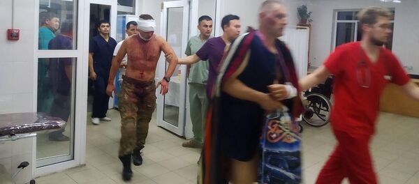 Штурм дома Алмазбека Атамбаева в селе Кой-Таш - Sputnik Кыргызстан