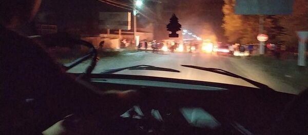 Штурм дома Алмазбека Атамбаева в селе Кой-Таш - Sputnik Кыргызстан