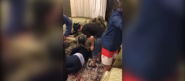 Что было в доме Атамбаева в первые минуты после попытки штурма — видео - Sputnik Кыргызстан