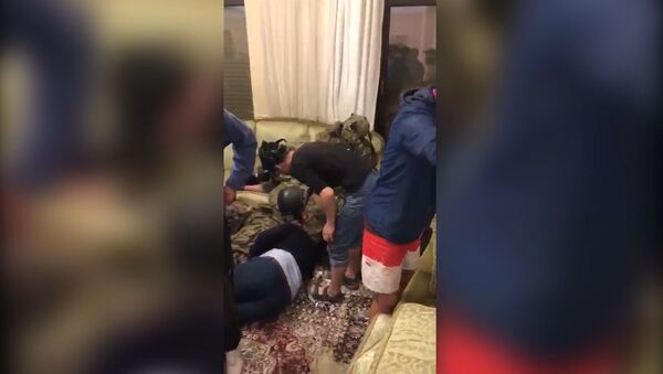 Что было в доме Атамбаева в первые минуты после попытки штурма — видео - Sputnik Кыргызстан
