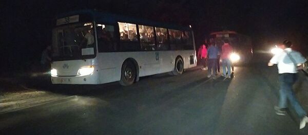 Штурм дома Алмазбека Атамбаева в селе Кой-Таш Штурм дома Алмазбека Атамбаева в селе Кой-Таш - Sputnik Кыргызстан