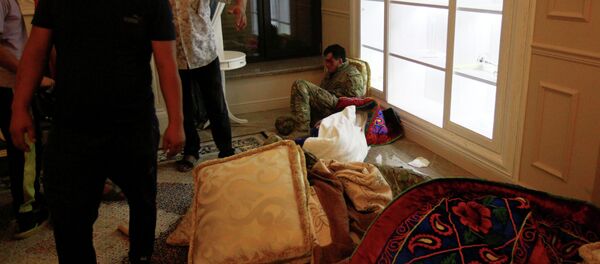 Штурм дома Алмазбека Атамбаева в селе Кой-Таш - Sputnik Кыргызстан