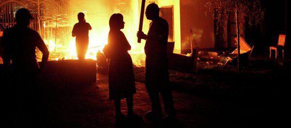 Штурм дома Алмазбека Атамбаева в селе Кой-Таш Штурм дома Алмазбека Атамбаева в селе Кой-Таш - Sputnik Кыргызстан