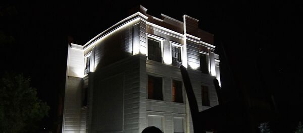 Штурм дома Алмазбека Атамбаева в селе Кой-Таш - Sputnik Кыргызстан