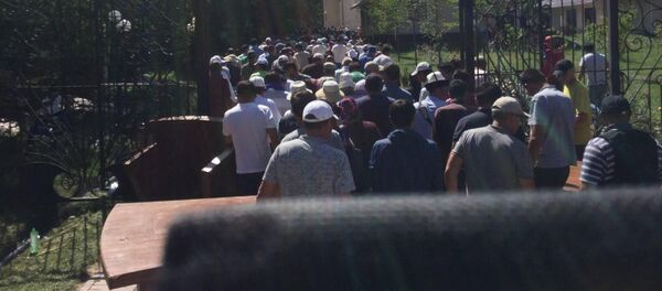 Штурм дома Атамбаева в селе Кой-Таш. День второй Штурм дома Атамбаева в селе Кой-Таш. День второй - Sputnik Кыргызстан