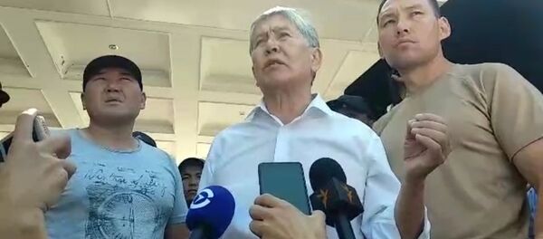 Атамбаев о штурме, пленных спецназовцах и митинге около ЖК в одном видео Атамбаев о штурме, пленных спецназовцах и митинге около ЖК в одном видео - Sputnik Кыргызстан