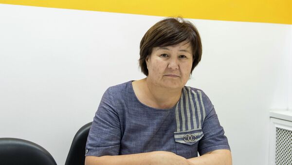Руководитель отдела соцзащиты Ленинского района Бубуажар Мамбетсеитова - Sputnik Кыргызстан