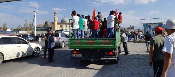 Штурм дома Атамбаева в селе Кой-Таш. День второй - Sputnik Кыргызстан